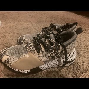 Steve Madden Cliff Sneakers Natural Snake Size 6.5
